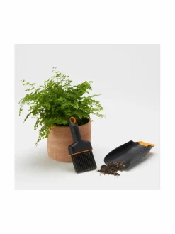 Työkalut<Fiskars Planting Set - multakauha ja harja BLACK