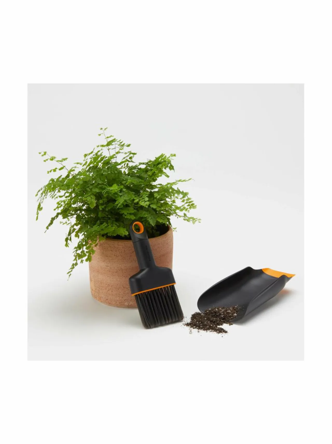 Työkalut<Fiskars Planting Set - multakauha ja harja BLACK