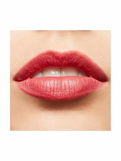 Huulet<MAC Powder Kiss Lipstick -huulipuna