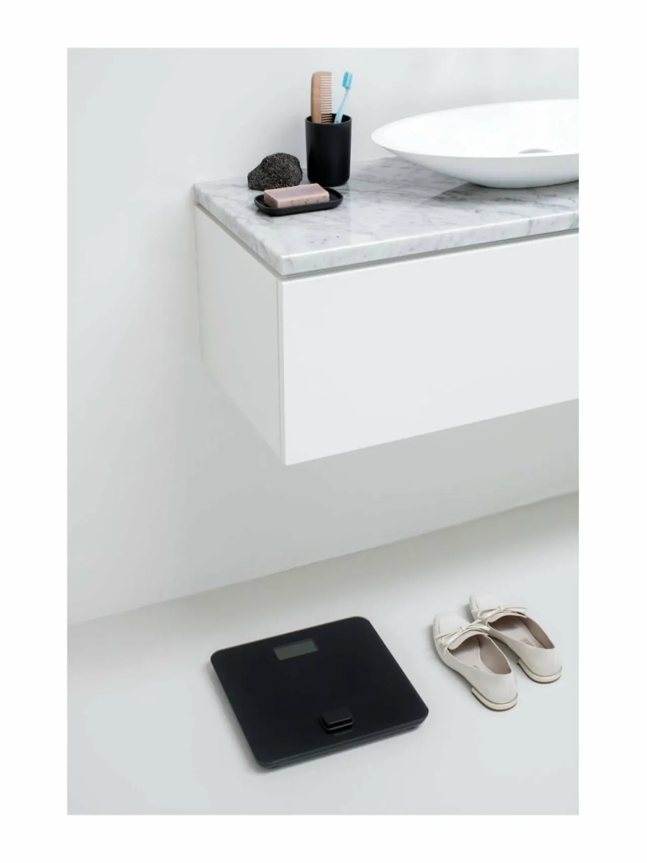Kylpyhuonetarvikkeet<Brabantia ReNew- henkilövaaka 30 x 30 x 4,3 cm GREY