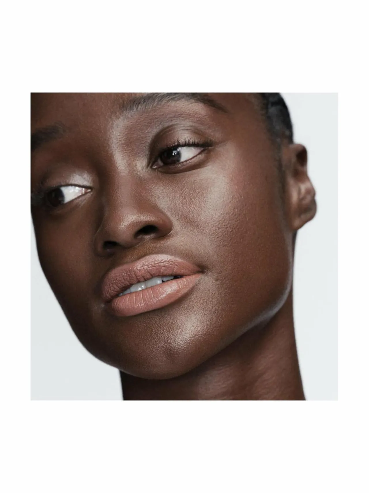 Huulet<BYREDO Satin Lipstick -huulipuna