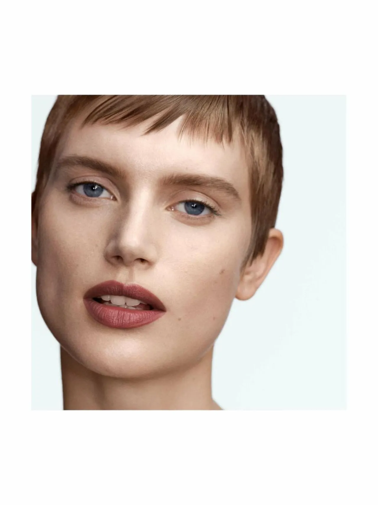 Huulet<BYREDO Satin Lipstick -huulipuna