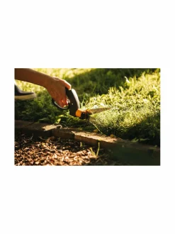 Työkalut<Fiskars Servo-System-ruohosakset GS42 BLACK