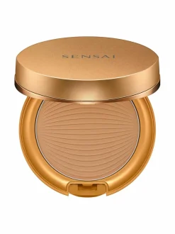 Aurinkotuotteet<SENSAI Silky Bronze Natural Veil Compact SPF 20 -aurinkosuojapuuteri 8,5 g SC04 DARK