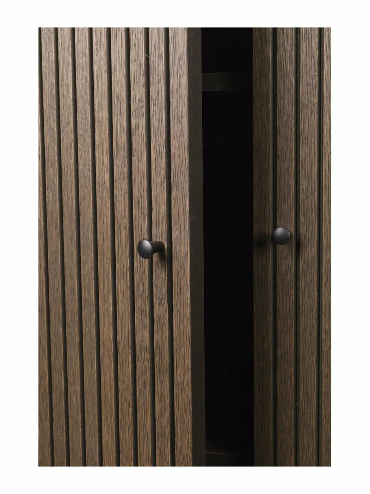Ferm Living Sill Low-kaappi^ Lipastot & Tasot