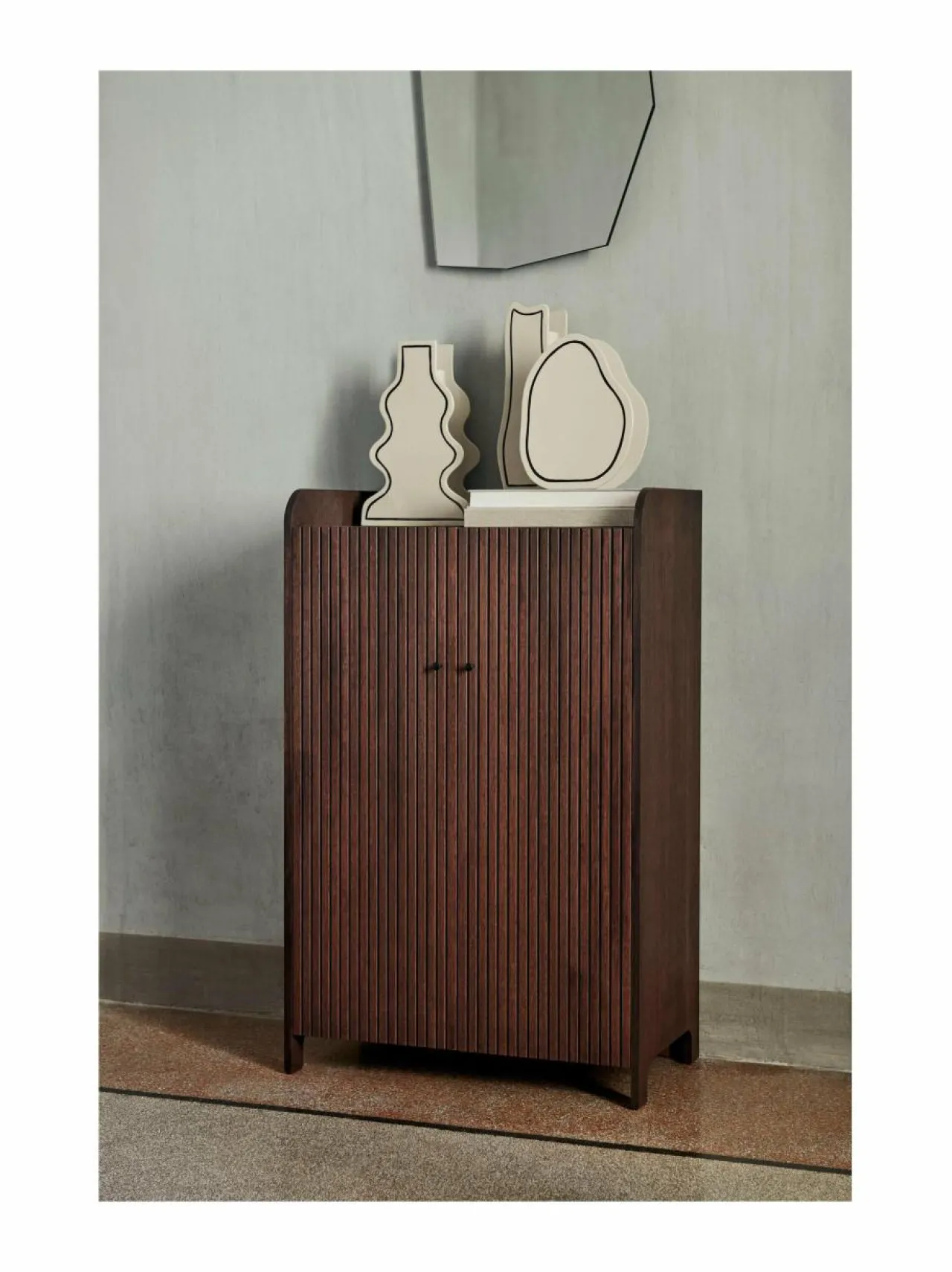Ferm Living Sill Low-kaappi^ Lipastot & Tasot