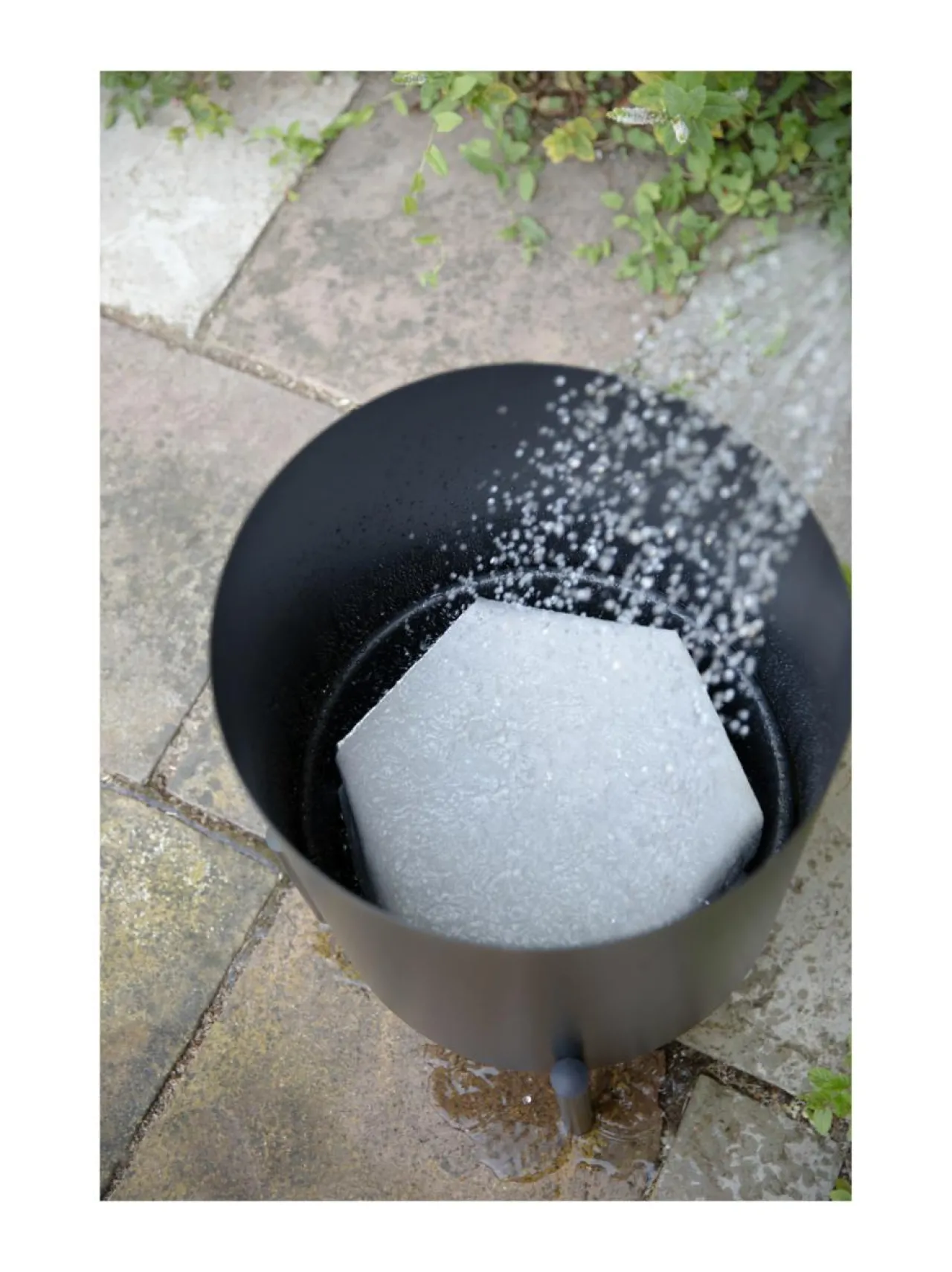Ruukut & Istutusastiat<Eva Solo Outdoor Simply Grow ulkoruukku Ø 37 cm MUSTA