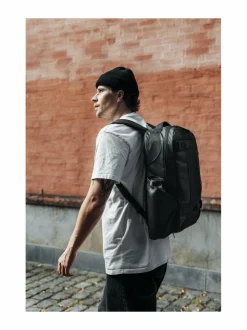 Reput<Db Skateboarding Daypack -reppu 20 l 0049 BLACK OUT