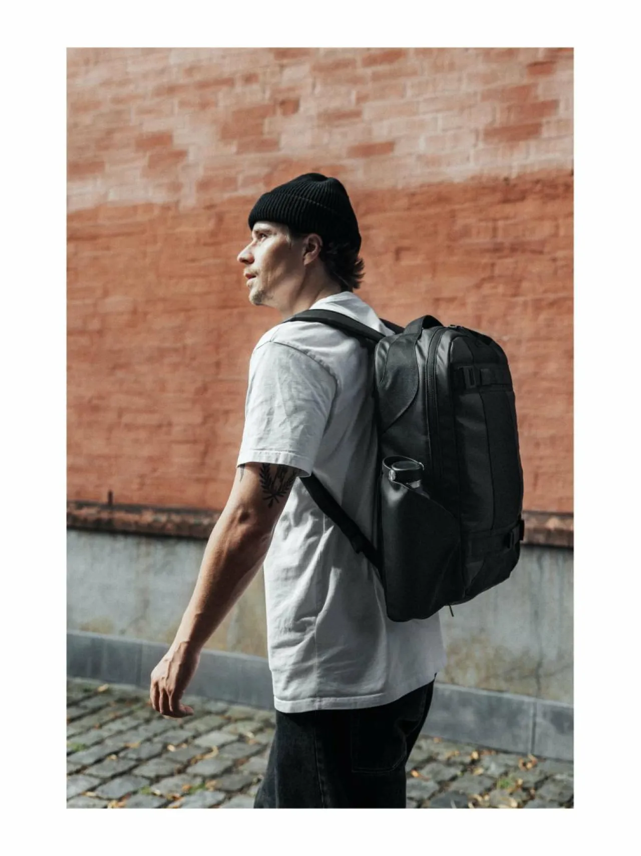 Reput<Db Skateboarding Daypack -reppu 20 l 0049 BLACK OUT