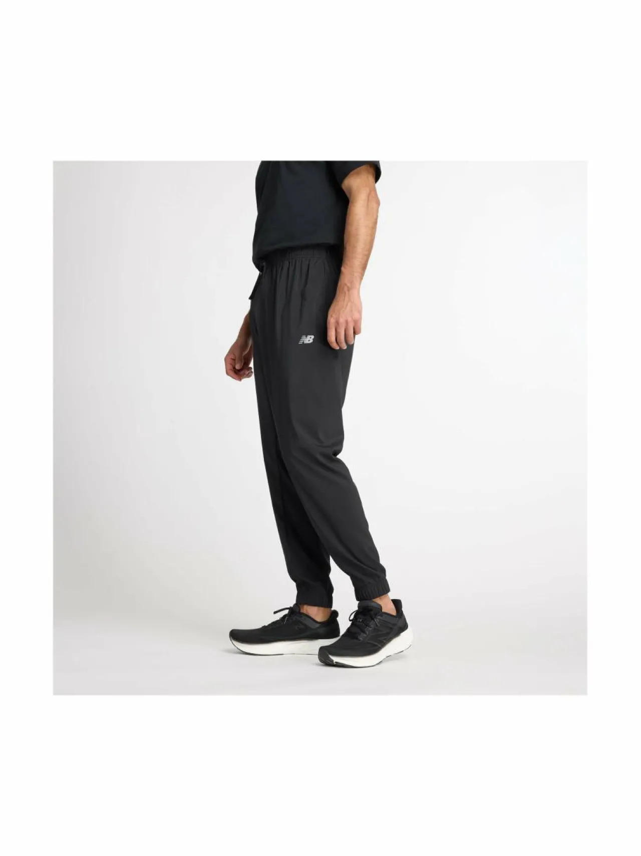 Urheiluhousut & Treenitrikoot<New Balance Sport Essentials Woven Jogger -housut BK BLACK