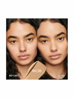 MAC Studio Fix Fluid Broad Spectrum SPF15 -meikkivoide 30 L^ Kasvot