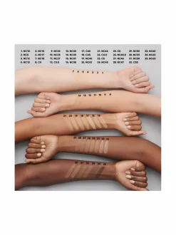 MAC Studio Fix Fluid Broad Spectrum SPF15 -meikkivoide 30 L^ Kasvot