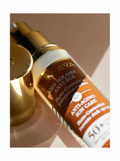 Aurinkotuotteet<Sisley Sunleÿa Anti-Aging Sun Care SPF50+ -aurinkovoide