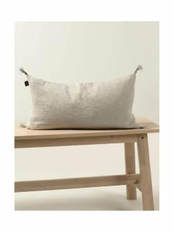 Himla Sunshine-pellavatyynynpäällinen tasseleilla 30 x 60 cm^ Sisustustyynyt