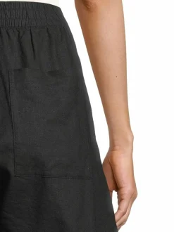 Housut<NOOM Tiana-shortsit BLACK