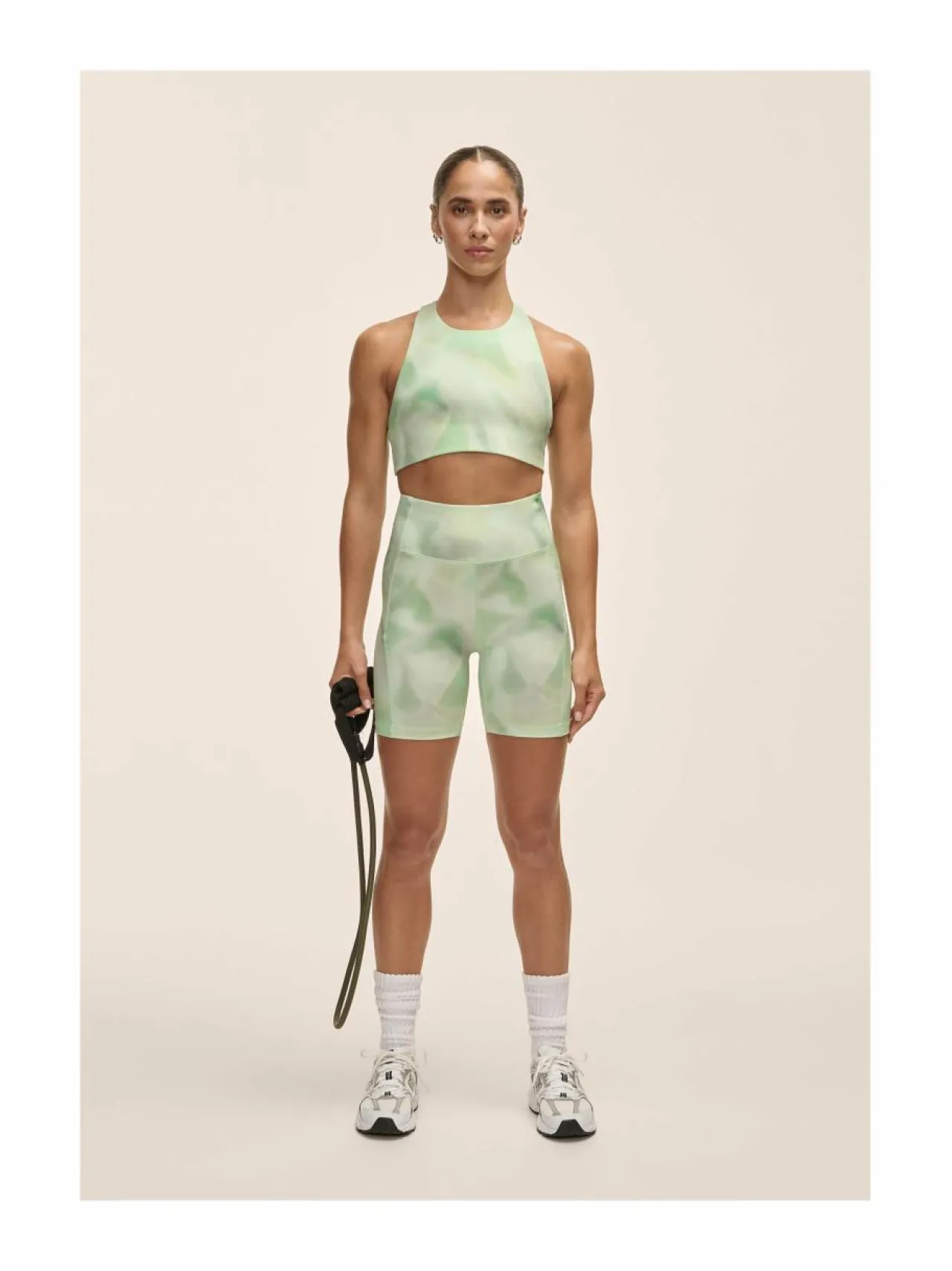 Paidat, Hupparit & Colleget<Casall Tie Back -treenitoppi 591 ILLUSION GREEN