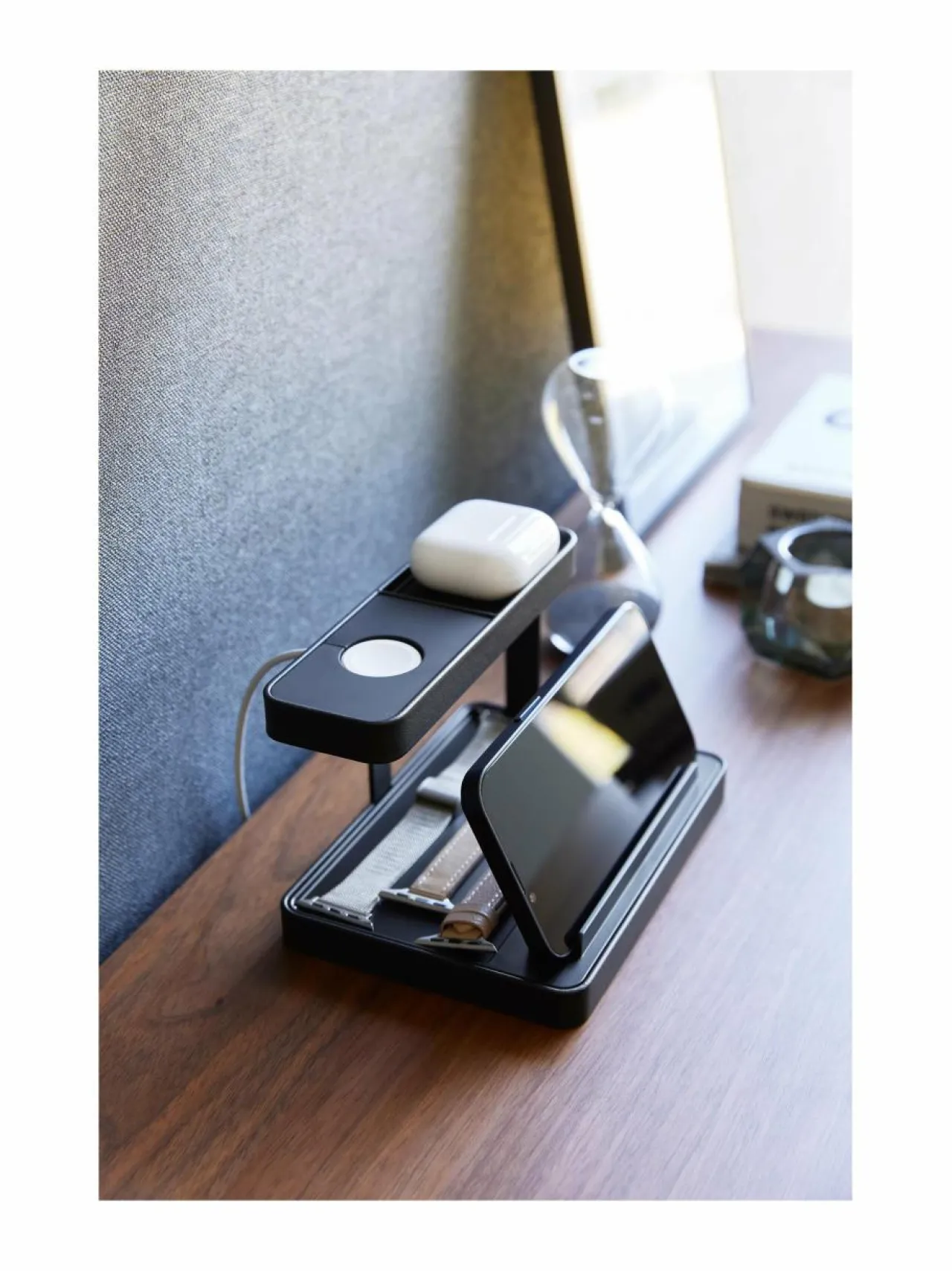 Yamazaki Tower Smartphone & Device -latausteline^ Säilytys