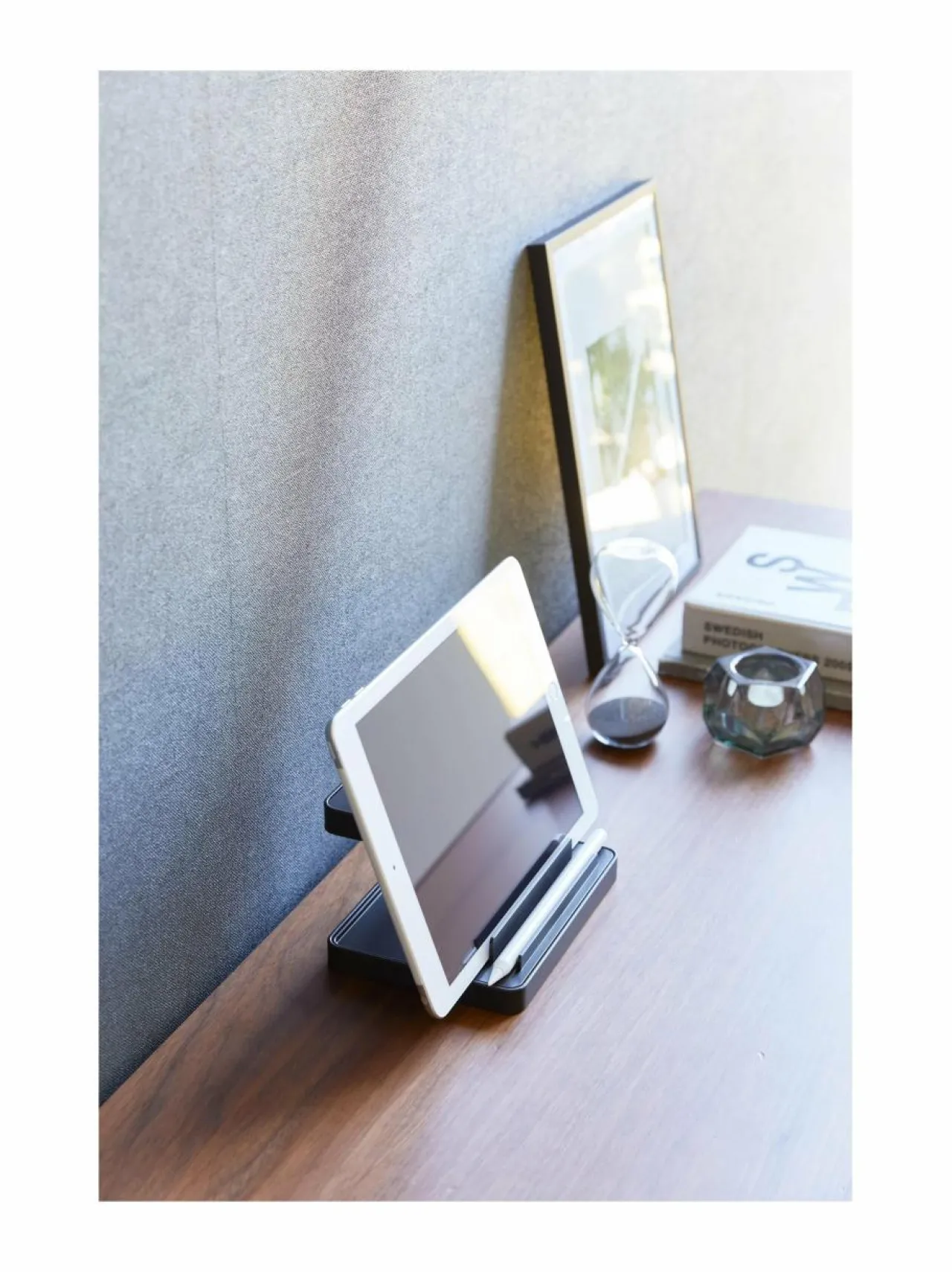 Yamazaki Tower Smartphone & Device -latausteline^ Säilytys