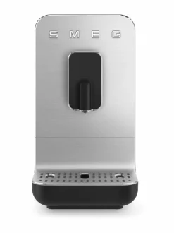 Kahvin- & Vedenkeittimet<Smeg Täysautomaattinen kahvikone BLACK