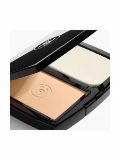 Kasvot<CHANEL ULTRA LE TEINT Ultrawear All Day Comfort Flawless Finish Compact Foundation