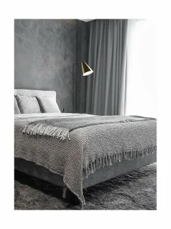 Lattiavalaisimet<Design by Grönlund Vigo-lattiavalaisin 156 cm 05 BLACK / ANTIQUE BRASS