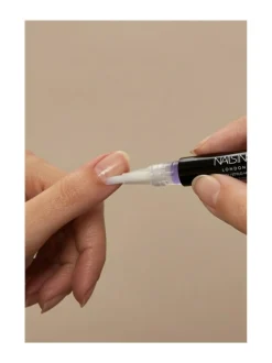 Kynnet<NAILS INC Vitamin E Oil Pen -kynsinauhakynä 1,6ml