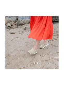 Kävelykengät & Loaferit<Pomar VUOKKO Naisten loaferit BEIGE SUEDE