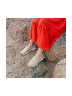Kävelykengät & Loaferit<Pomar VUOKKO Naisten loaferit BEIGE SUEDE