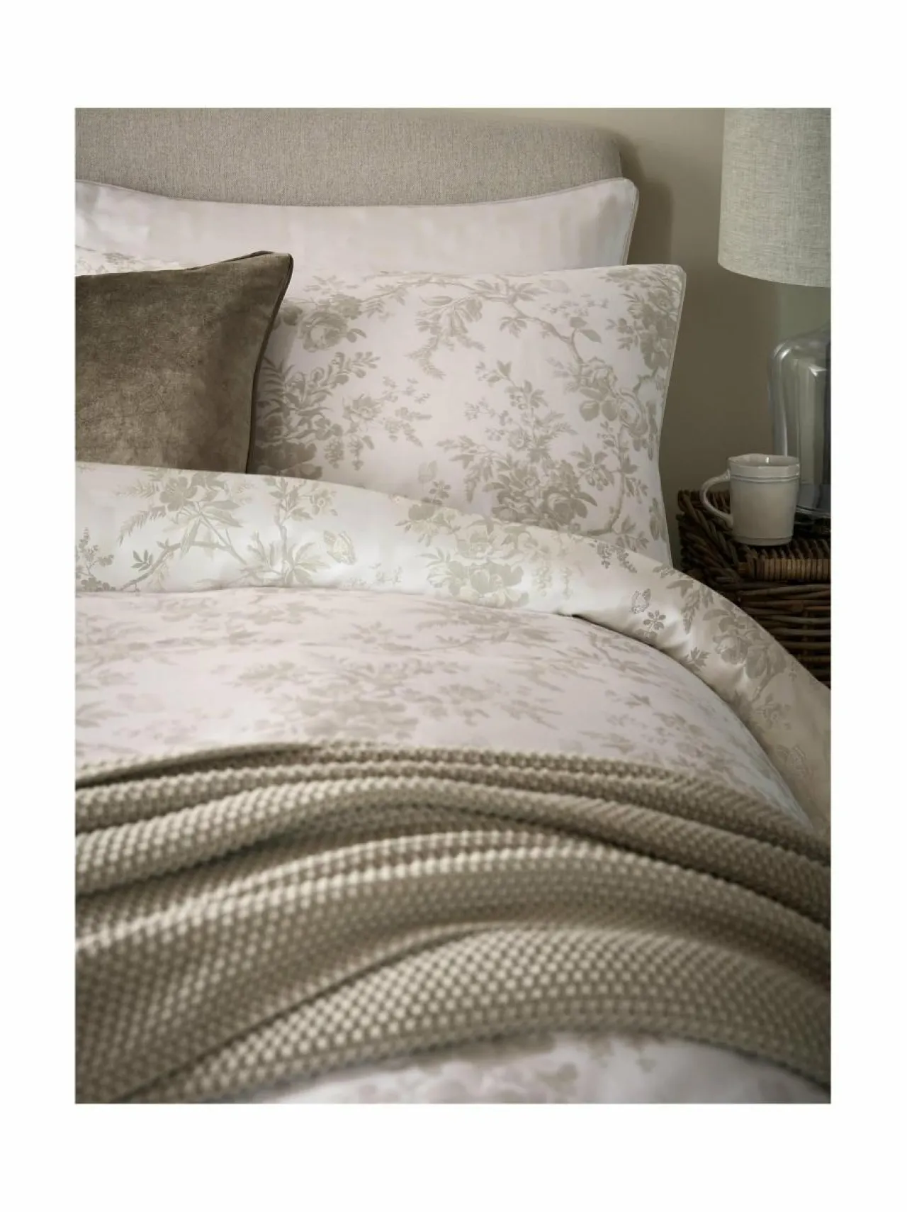 Liinavaatteet<Laura Ashley Walled Garden -satiinipussilakanasetti 05 DOVE GREY