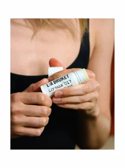 Lahjapakkaukset|Ihonhoitopakkaukset<L:A Bruket Wellbeing Lip Balm Trio -huulivoidepakkaus, 3x14g