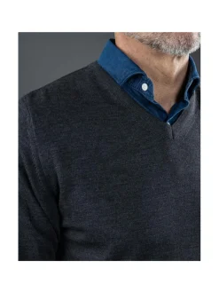 Berkeley Wilton Merino V-neck -villaneule^ Neuleet