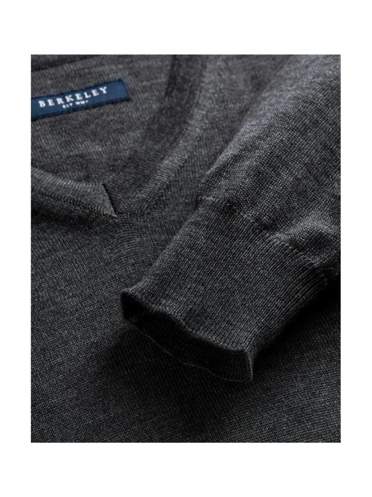 Berkeley Wilton Merino V-neck -villaneule^ Neuleet