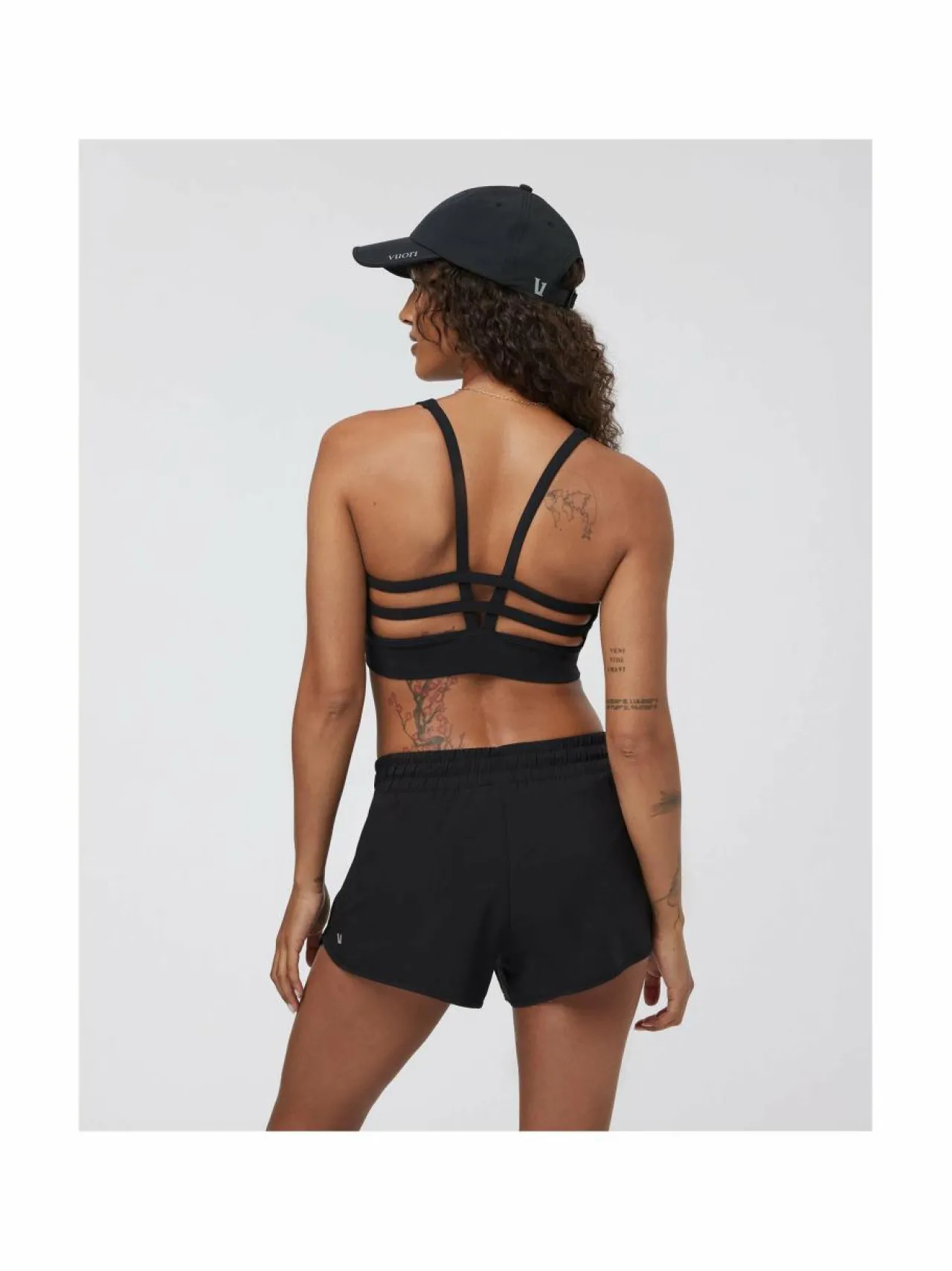 Urheiluliivit & -Kerrastot<Vuori Yosemite Longline -rintaliivitoppi BLK BLACK