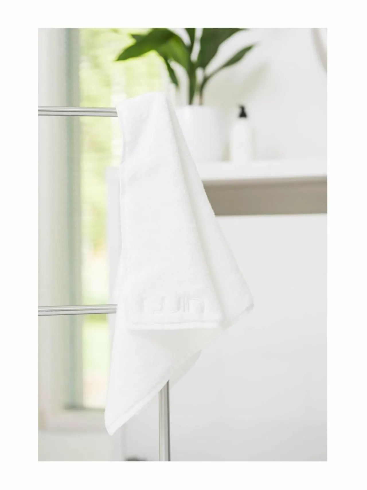 Kylpyhuonetekstiilit<LUIN LIVING Your Home Your Spa -pyyhe SNOW