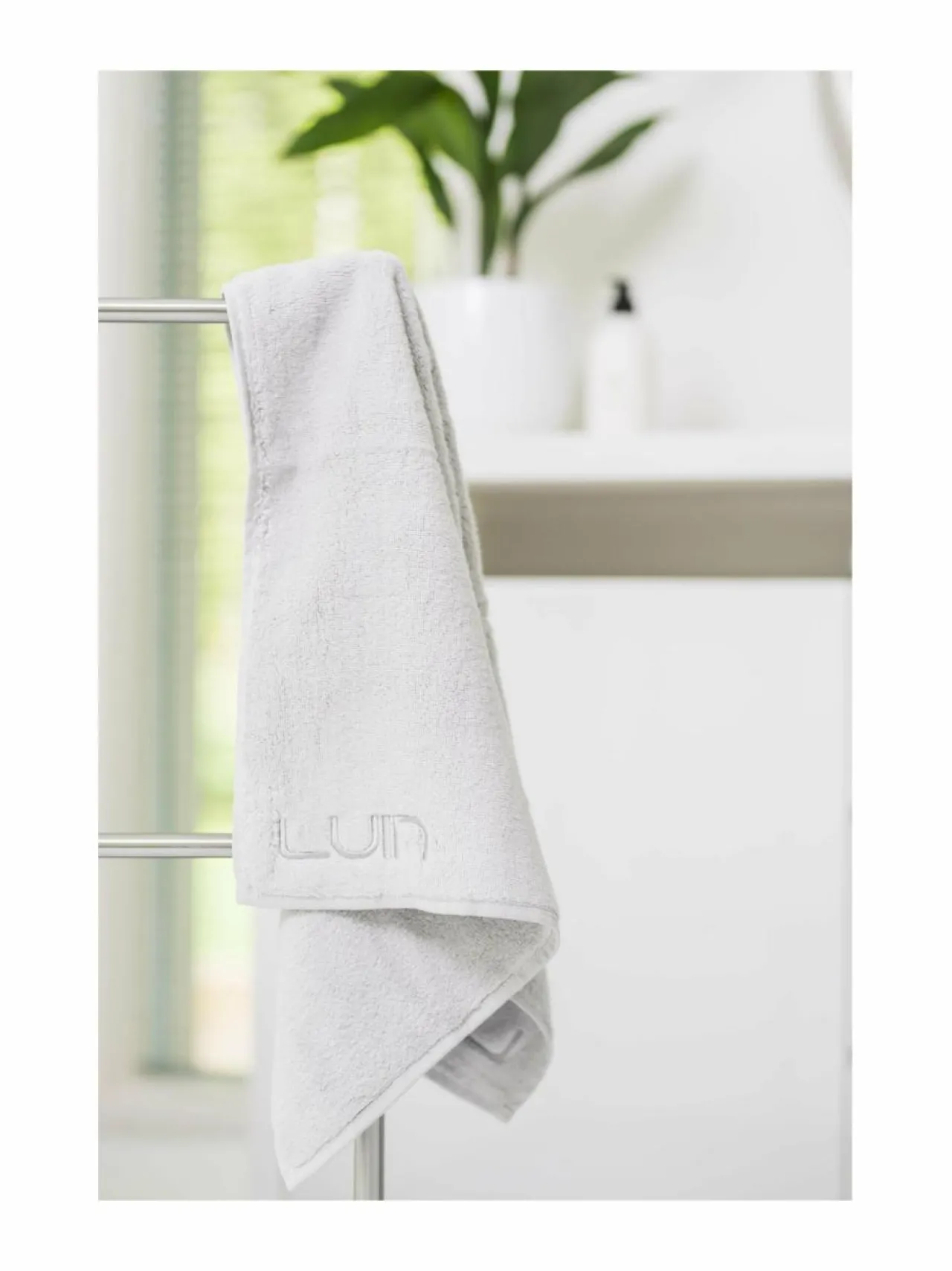 Kylpyhuonetekstiilit<LUIN LIVING Your Home Your Spa -pyyhe PEARL GREY